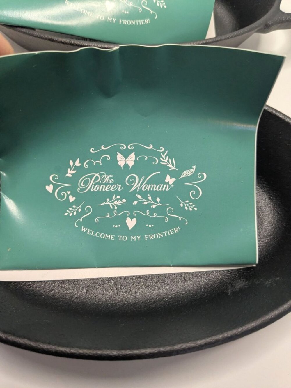The Pioneer Woman 2 Cast Iron Oval Au Gratin Single Serve Baking Dishes New - Picture 2 of 5